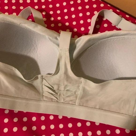 Victoria Secret Sports Bra 34D! - Picture 4 of 5